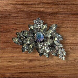 Vintage Smoky Gray Floral Rhinestone Brooch Pin Aurora Borealis Stone‎  Estate